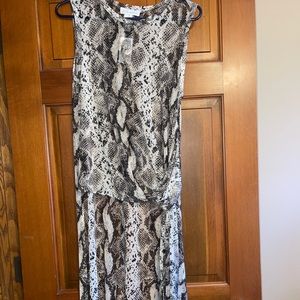 Mesh flowy tank top with long back